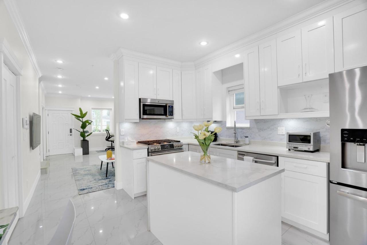 Family-Friendly, 3 Bed House - Private Backyard-Central Location Βανκούβερ Εξωτερικό φωτογραφία