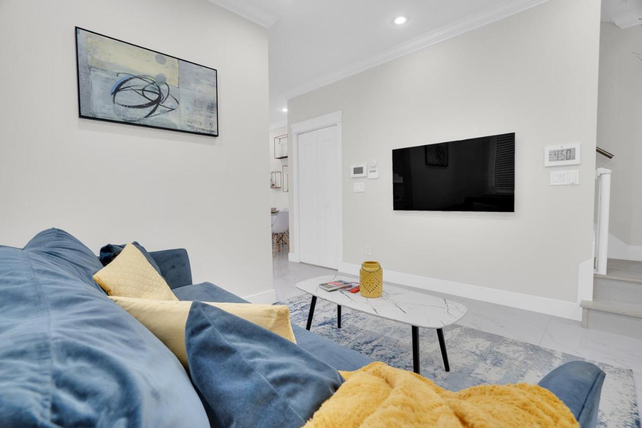 Family-Friendly, 3 Bed House - Private Backyard-Central Location Βανκούβερ Εξωτερικό φωτογραφία